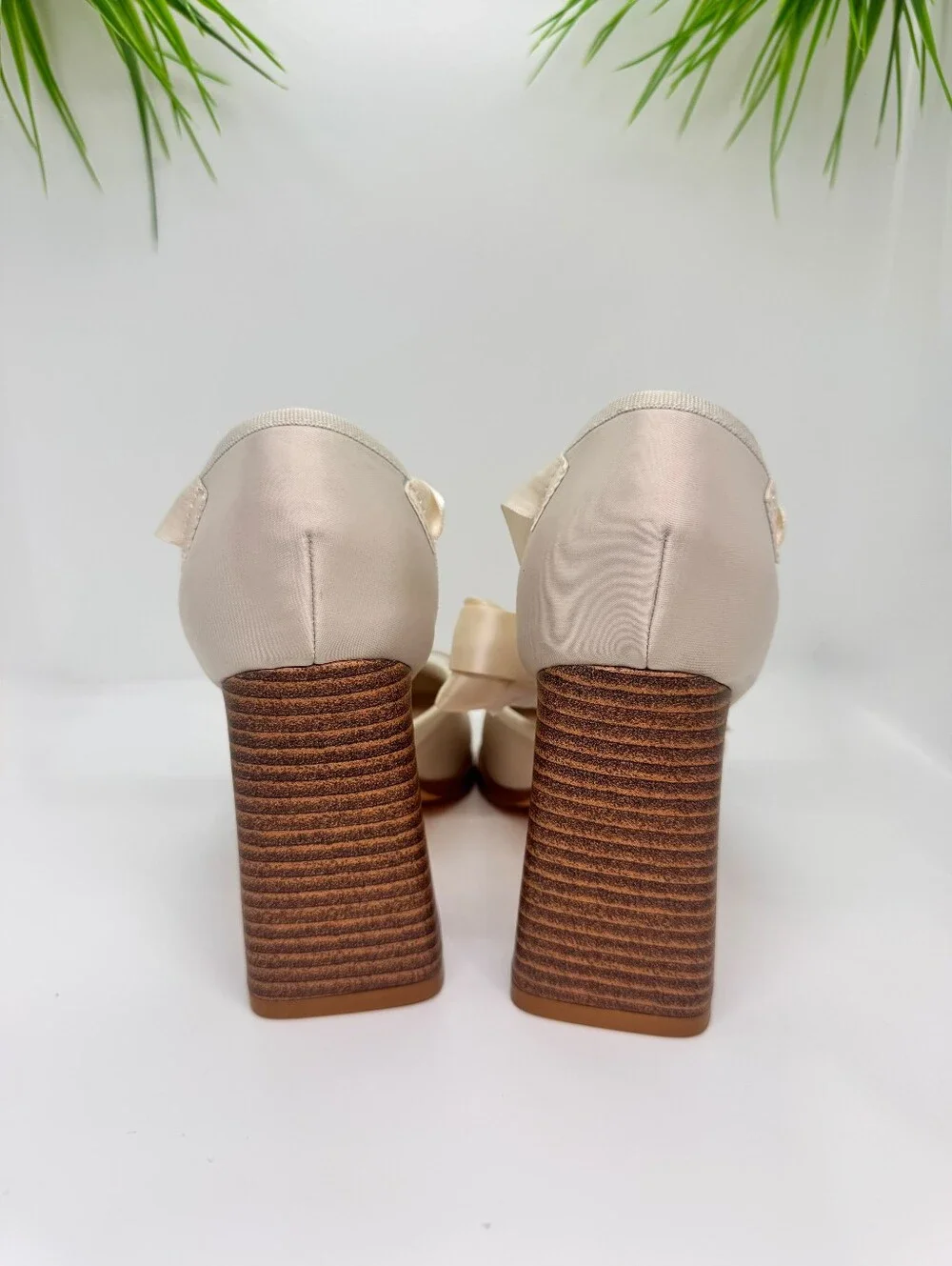 Finesse Salome Ivory Pointe Pump/New/Box damage/Size 6/MSRP $108.00
